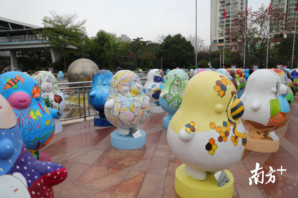 想要和萌萌噠的“鴨梨哥”見面嗎？快來布吉雕塑公益巡展吧